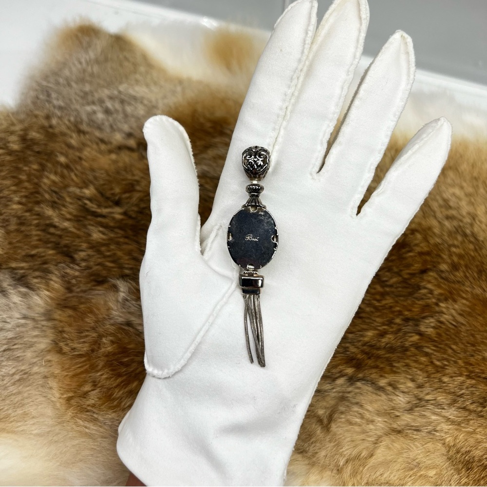 Marked “Best” Black onyx Cabochon Pendant w/ Victorian Style Etchings & Tassel - Picture 5 of 7